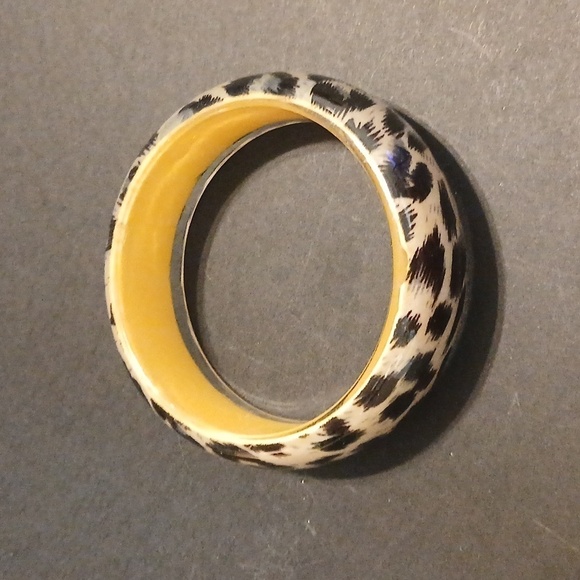 unknown Jewelry - Womens leopard print plastic bracelet